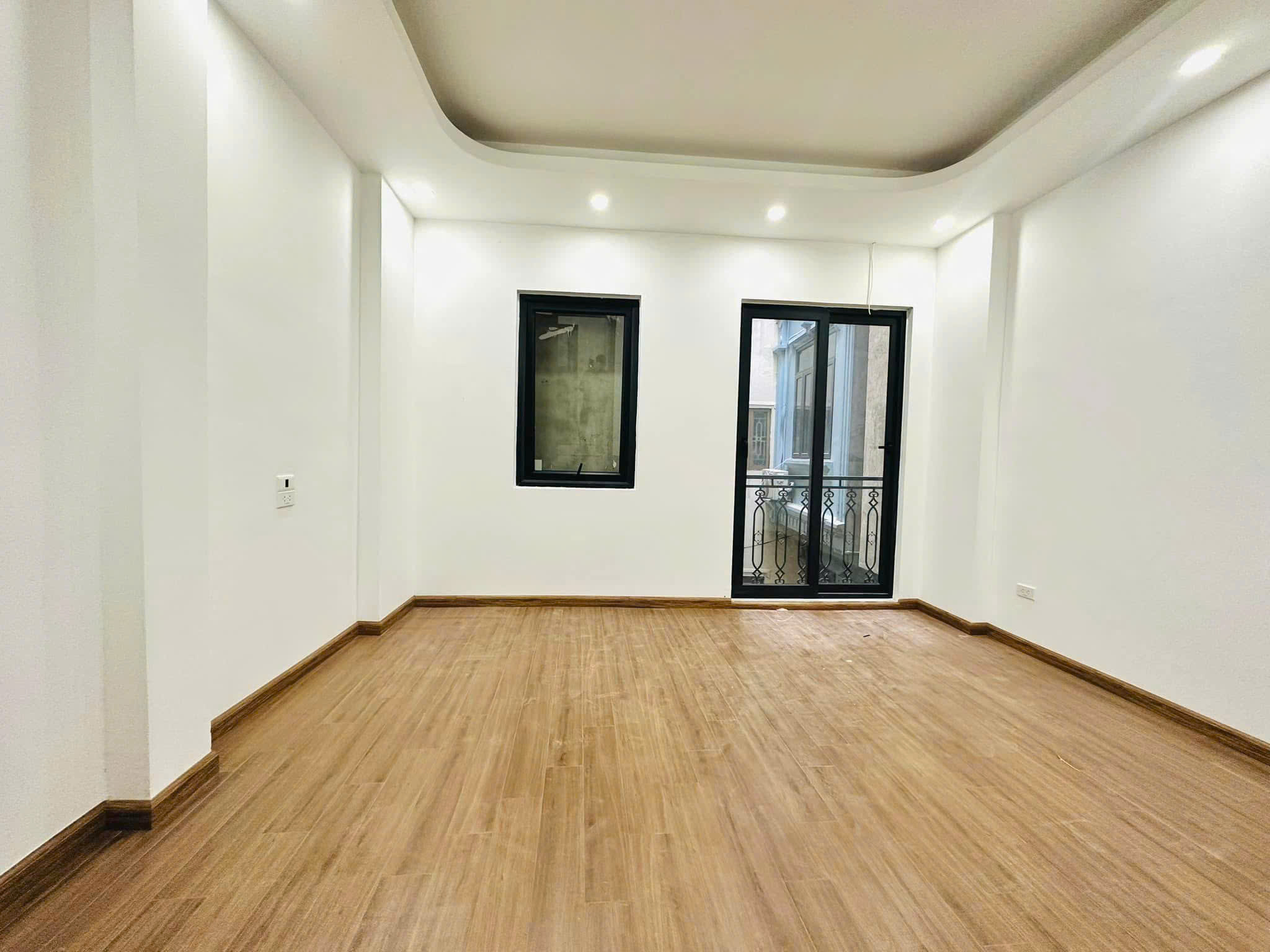Bán nhà Phố Hào Nam, Phòng ngủ thoáng sáng, Dân xây, 35mx3T, Giá: 7.65 Tỷ.